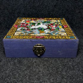 宫廷御用刺绣收藏盒内珍藏珍珠朝珠 朝珠尺寸:直径20毫米 刺绣盒尺寸:长宽高25/25/7厘米