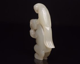 和田玉英雄 规格: 6.3×3.9×1.3厘米,重 39克。