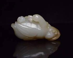 和田玉鹅如意
规格:   6.1×3.6×3.0厘米   重   68克