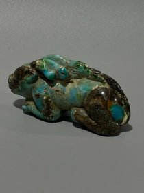 旧藏:老绿松石龙挂件手把件 沁色一流,雕刻生动,包浆厚重,收藏佳品!规格:长8cm 高3.5cm 重量64g