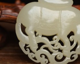 和田玉马 规格: 5.5×5.1×0.9厘米，重 41克