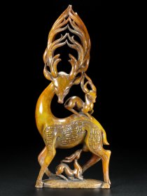 精品和田玉 ，鹿，玉质细腻，包浆厚重，沁色入骨，雕工精细，品相完美，细节如图，长28宽13高5厘米，重量818克