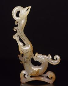 和田玉龙  
规格: 11×5.8×1.3厘米，重 60克。