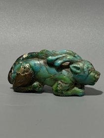 旧藏:老绿松石龙挂件手把件 沁色一流,雕刻生动,包浆厚重,收藏佳品!规格:长8cm 高3.5cm 重量64g