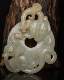 和田玉龙璧 规格: 13.3×9.6×1.7厘米，重 187克