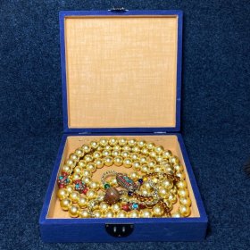 宫廷御用刺绣收藏盒内珍藏珍珠朝珠 朝珠尺寸:直径20毫米 刺绣盒尺寸:长宽高25/25/7厘米