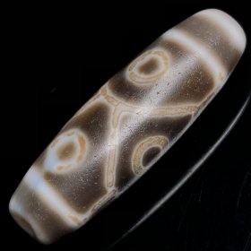 藏区回流老料高油包浆【六眼天珠】
尺寸：50*16*14毫米 重量17.3克