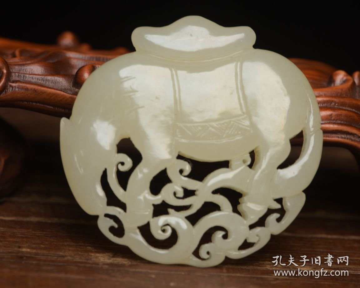 和田玉马 规格: 5.5×5.1×0.9厘米，重 41克