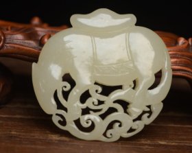 和田玉马 规格: 5.5×5.1×0.9厘米，重 41克