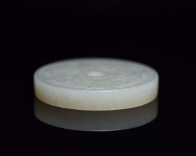 和田玉兽面乳钉璧，规格:5.7×5.7×1厘米，重量:65克
