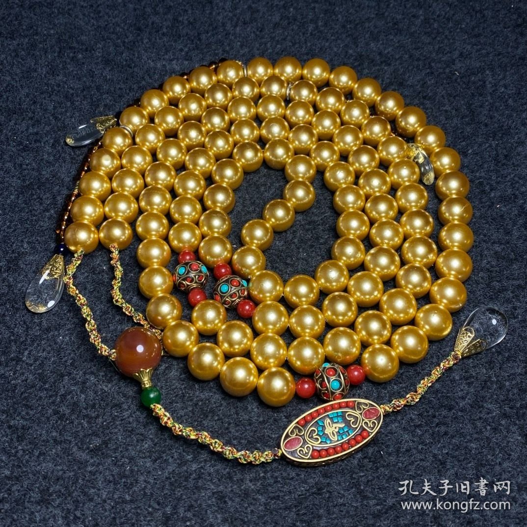 宫廷御用刺绣收藏盒内珍藏珍珠朝珠 朝珠尺寸：直径20毫米 刺绣盒尺寸：长宽高25/25/7厘米