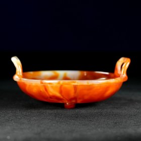 珍藏精品玛瑙古代糕点器皿。精美绝伦，色泽红亮，高度:7.3cm，宽度:18cm，重量:475克