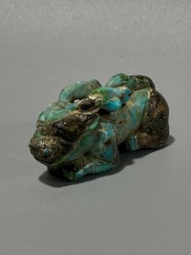 旧藏:老绿松石龙挂件手把件 沁色一流,雕刻生动,包浆厚重,收藏佳品!规格:长8cm 高3.5cm 重量64g