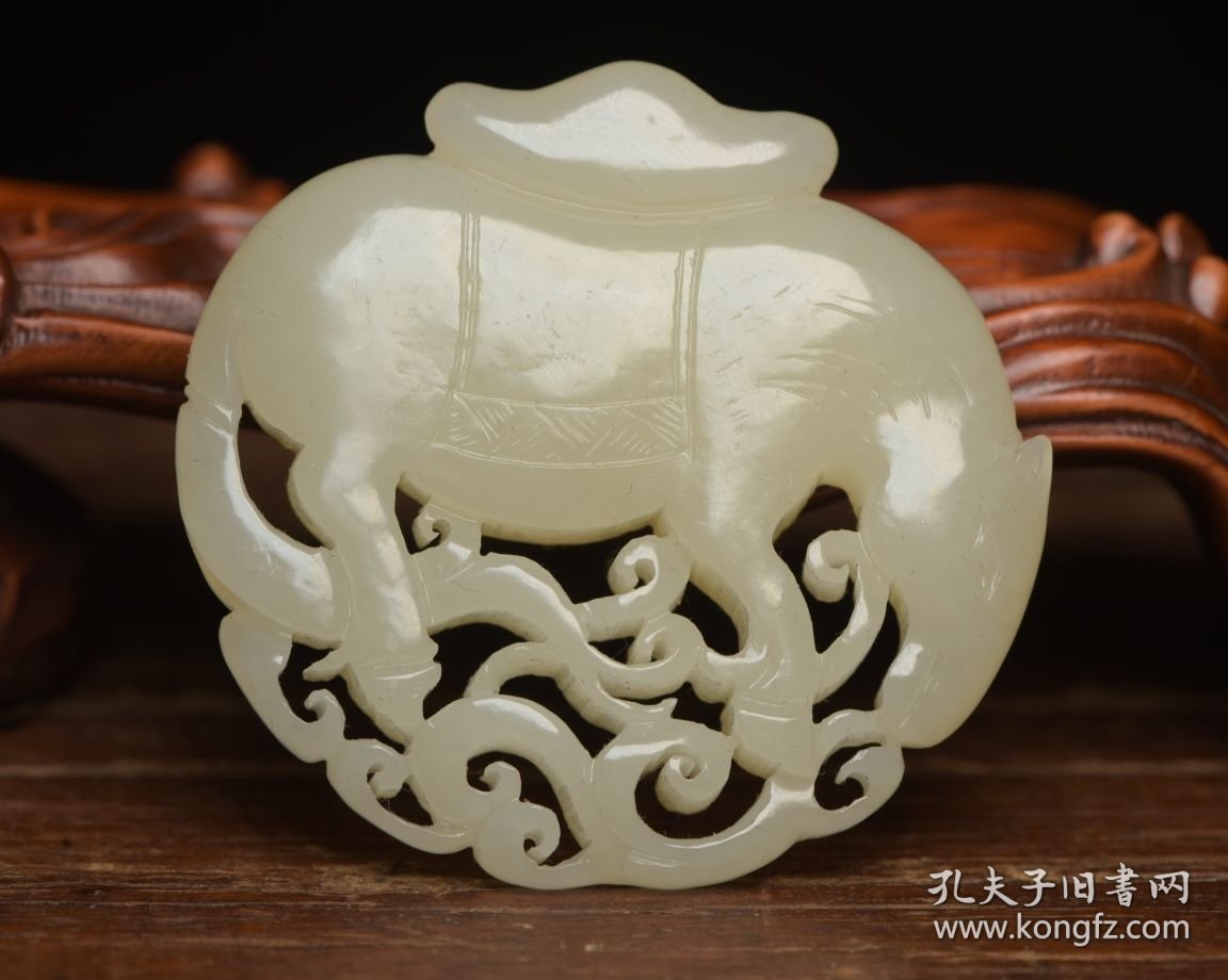 和田玉马 规格: 5.5×5.1×0.9厘米，重 41克