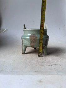 龙泉点彩青瓷炉
口径8.5cm
高度9cm