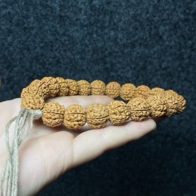花梨木镶嵌螺钿首饰盒内珍藏金刚菩提手串 手串尺寸：直径15毫米 首饰盒尺寸：长宽高18/16/9.5厘米
