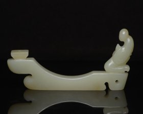 和田玉香插 规格: 11×5.7×1.3厘米，重 83克。