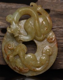 和田玉龙壁 规格: 8.6×6.6×2.6厘米，重 112克