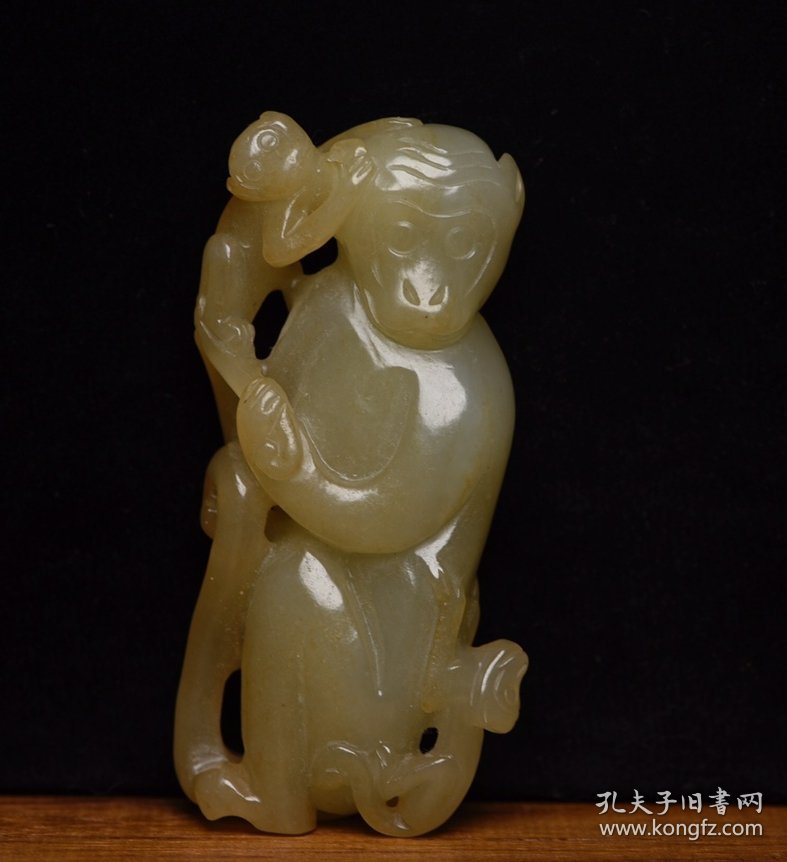 点击查看原图 和田玉辈辈封侯 规格: 8.3×3.8×1.9厘米,重 106克