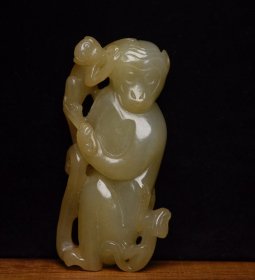 和田玉辈辈封侯 规格: 8.3×3.8×1.9厘米,重 106克