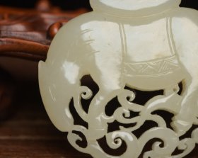 和田玉马 规格: 5.5×5.1×0.9厘米，重 41克