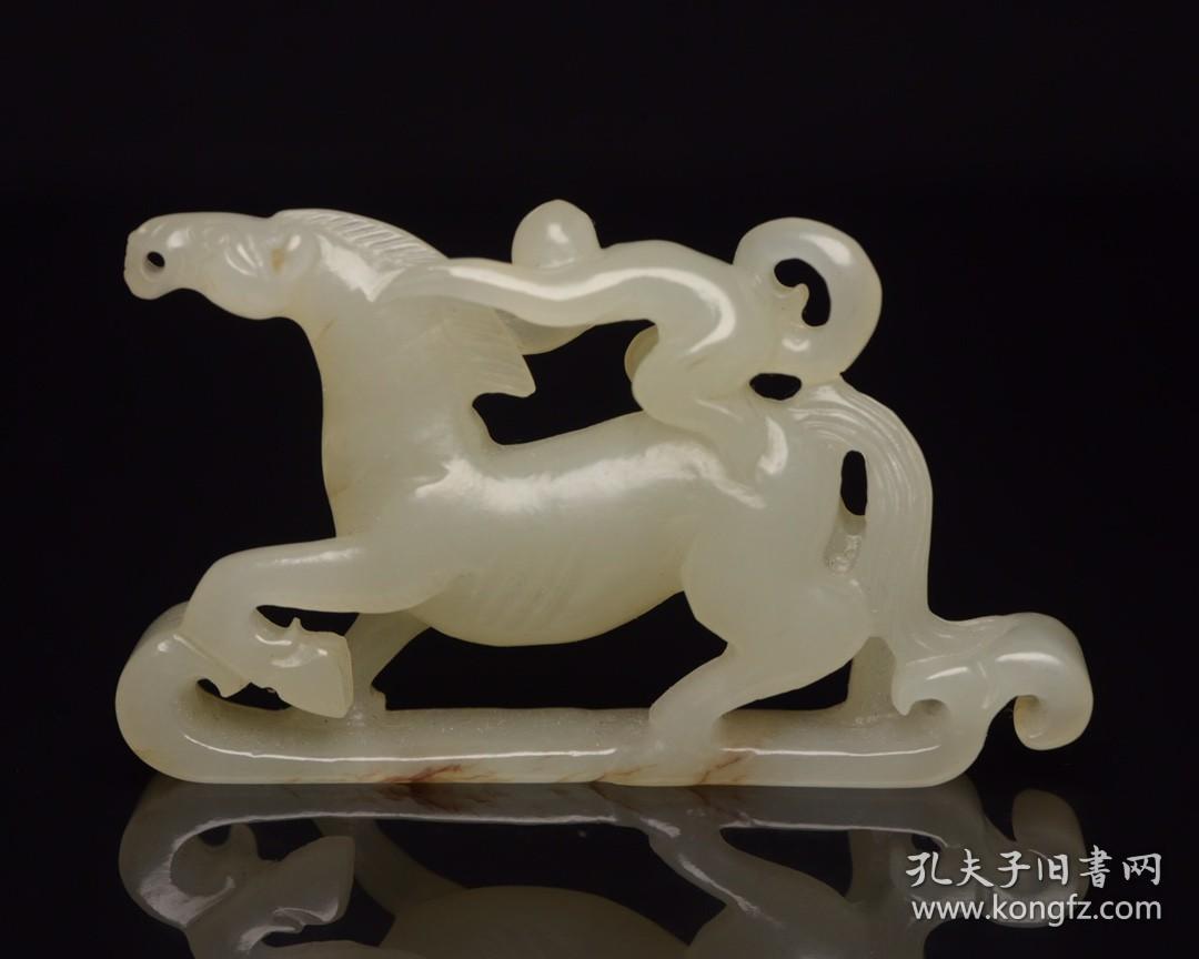 和田玉马上封侯   
规格: 7.0×4.1×1.2厘米，重 39克。