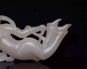 和田玉飞天
规格:   10×6.0×1.6厘米   重   86克