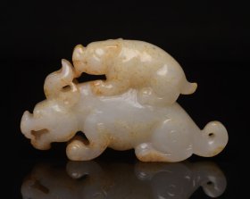 和田玉兽，寿上加寿 规格: 7.7×4.4×1.7厘米，重 83克。