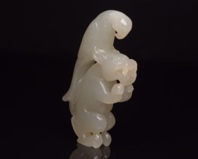 和田玉英雄 规格: 6.3×3.9×1.3厘米,重 39克。