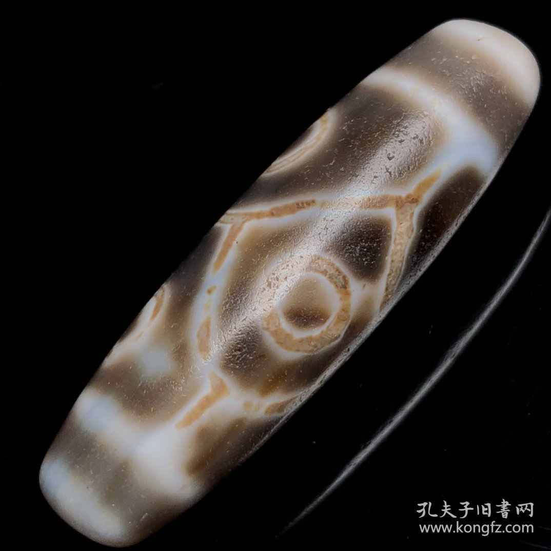 藏区回流老料高油包浆【六眼天珠】
尺寸：50*16*14毫米 重量17.3克