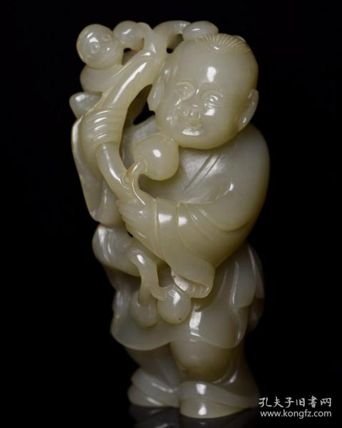 和田玉童子献寿
规格:   13×6.3×4.4厘米   重   408克