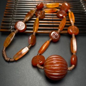 老玛瑙球搭配辽金管，玛瑙如意纹背云编制项链 尺寸：老玛瑙球直径约36毫米 背云21*17*7毫米