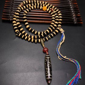 九眼天珠搭配一线药师108颗佛珠项链 尺寸：九眼天珠59*13毫米 一线药师8毫米*108颗
