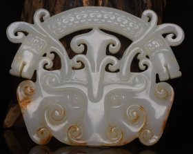 和田玉龙璧 规格: 12×9.3×0.9厘米，重 190克