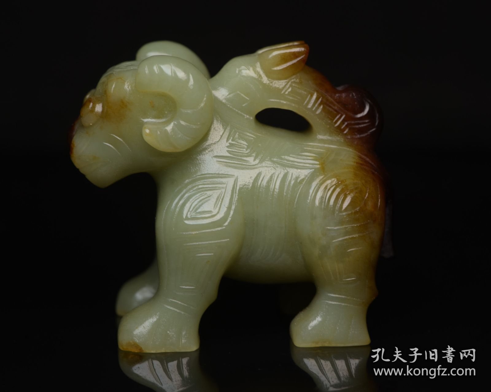 和田玉兽 规格: 6.6×5.7×4.0厘米，重 183克。