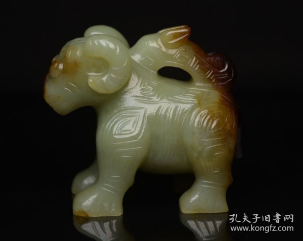 和田玉兽 规格: 6.6×5.7×4.0厘米，重 183克。