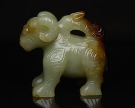 和田玉兽 规格: 6.6×5.7×4.0厘米，重 183克。