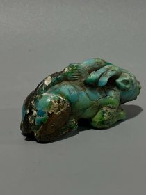 旧藏:老绿松石龙挂件手把件 沁色一流,雕刻生动,包浆厚重,收藏佳品!规格:长8cm 高3.5cm 重量64g