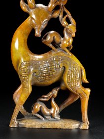 精品和田玉 ，鹿，玉质细腻，包浆厚重，沁色入骨，雕工精细，品相完美，细节如图，长28宽13高5厘米，重量818克