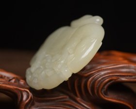 和田玉马 规格: 5.5×5.1×0.9厘米，重 41克