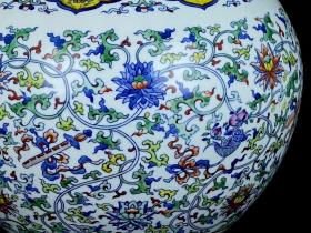 清雍正斗彩八宝纹天球瓶40/30  7890002676