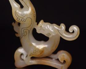 和田玉龙  
规格: 11×5.8×1.3厘米，重 60克。