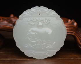 和田玉象牌 规格: 5.3×5.3×0.5厘米，重 27克。