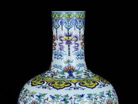 清雍正斗彩八宝纹天球瓶40/30  7890002676