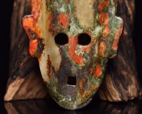 和田玉面谱
规格:   12×7.7×2.7厘米   重   201克。