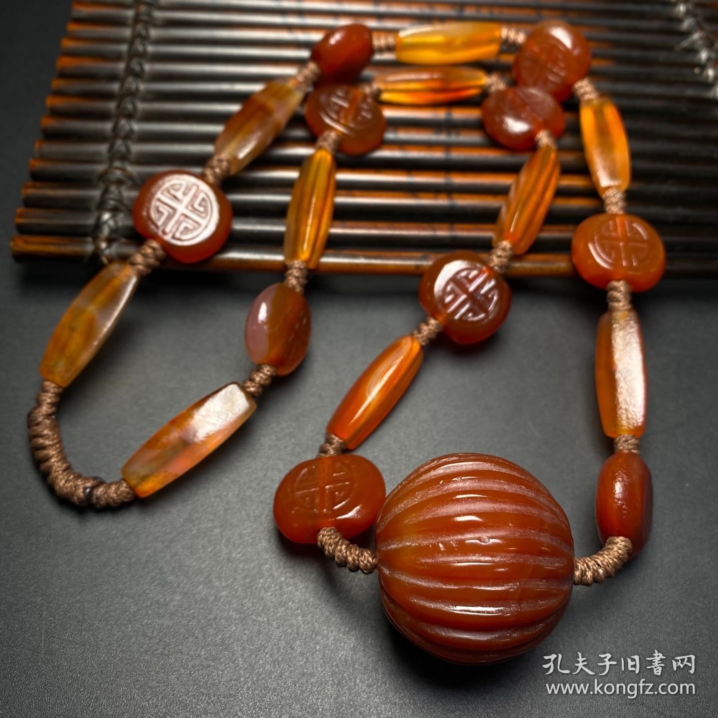 老玛瑙球搭配辽金管，玛瑙如意纹背云编制项链 尺寸：老玛瑙球直径约36毫米 背云21*17*7毫米