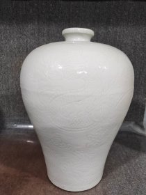 甜白梅瓶
口径23cm
高度37cm