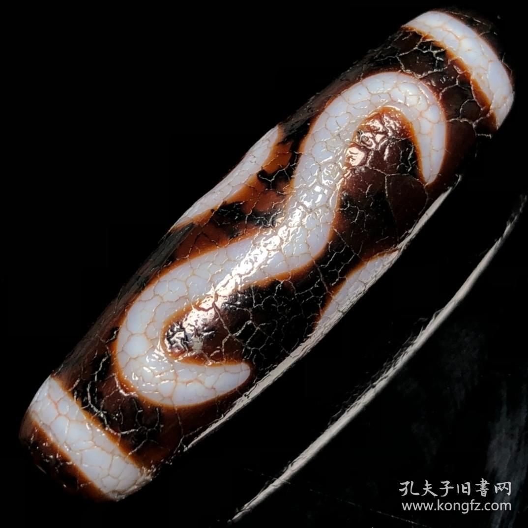 回流至纯古珠开片【两眼天珠】
尺寸：49*14毫米  重量15.8克