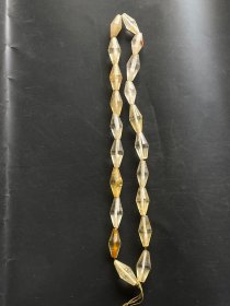旧藏：水晶天然多棱项链 尺寸：高2.6cm 直径1.2cm 重105g。