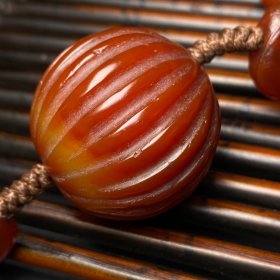 老玛瑙球搭配辽金管，玛瑙如意纹背云编制项链 尺寸：老玛瑙球直径约36毫米 背云21*17*7毫米